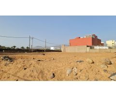 ¡TERRENO URBANO AMPLIA FACHADA, SAN ANTONIO TELDE!
