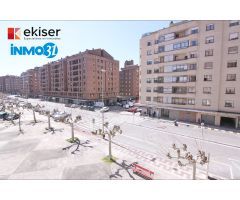Ekiser vende luminoso piso en Mendebaldea