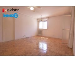 Ekiser vende luminoso piso en Mendebaldea