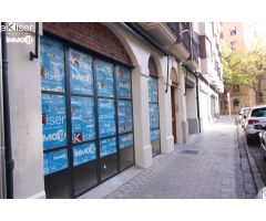 Se alquila céntrico local con salida de humos