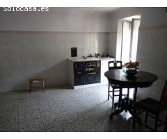 Amplia casa de pueblo