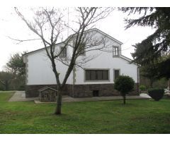 Chalet en Venta en Lugones, Lugo
