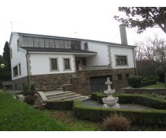 Chalet en Venta en Lugones, Lugo
