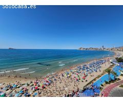 ÁTICO EN PRIMERA LÍNEA DE LA PLAYA DE PONIENTE CON GARAJE INCLUIDO