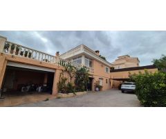 **ESPECTACULAR CHALET EN PINAR DE GARAITA CON PISCINA, BARBACOA Y DOBLE GARAJE