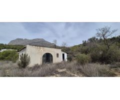 CASA DE CAMPO PARA REFORMAR CON 21000 M2 DE TERRENO EN FINESTRAT