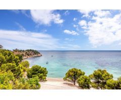 ¡Exclusividad, lujo y ubicación privilegiada! Tu sueño frente al mar en el Mascarat