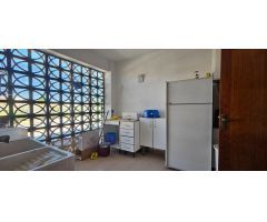 Chalet para reformar con 2.354 metros de parcela en Benidorm.