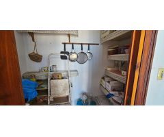 Chalet para reformar con 2.354 metros de parcela en Benidorm.