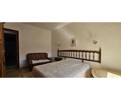 Chalet para reformar con 2.354 metros de parcela en Benidorm.
