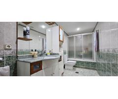 Ático reformado, de 4 dormitorios y 2 baños, con espectacular terraza, en el corazón de Benidorm