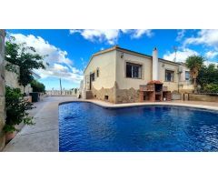 CHALET INDEPENDIENTE DE ESQUINA, EN LA NUCÍA, CON PISCINA Y VISTAS AL MAR!