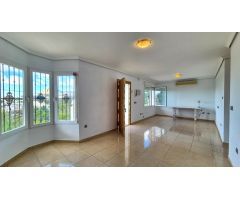 CHALET INDEPENDIENTE DE ESQUINA, EN LA NUCÍA, CON PISCINA Y VISTAS AL MAR!
