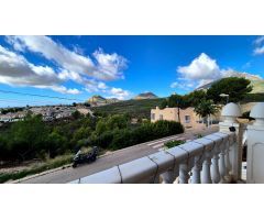 CHALET INDEPENDIENTE DE ESQUINA, EN LA NUCÍA, CON PISCINA Y VISTAS AL MAR!