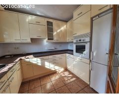 Espectacular Adosado de Esquina con Piscina Privada en Calle Coloma en la Nucía
