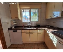 Espectacular Adosado de Esquina con Piscina Privada en Calle Coloma en la Nucía