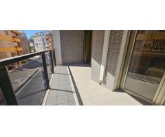 Piso de 2 dormitorios con Terraza y Garaje en Colonia Madrid, listo para entrar a vivir.