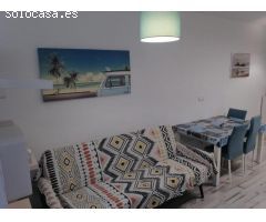 ¡Se vende acogedor estudio en Calle Mar Báltico, Torrevieja!