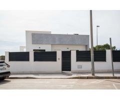 Chalets independientes de nueva construccion en Pinar de Campoverde
