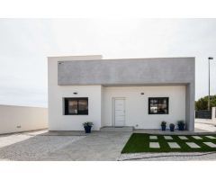Chalets independientes de nueva construccion en Pinar de Campoverde