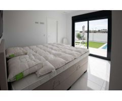 Chalets independientes de nueva construccion en Pinar de Campoverde