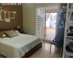 Planta baja en finca de solo tres vecinos. Terraza de 50 m2 y bodega
