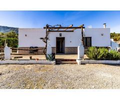 Casa rural con finca de 3000 metros en Illar (Almería)