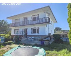 CASA ENORME CON TERRENO, AL LADO DE LA PLAYA