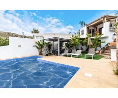 Chalet independiente con piscina en Las Negras, Almería