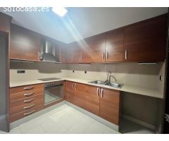 Adosada en venta en Urbanización Sant Jordi, Torredembarra: ¡Tu nuevo hogar te espera!