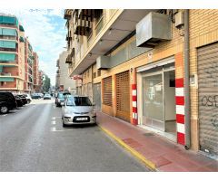 LOCAL COMERCIAL CON VADO, Y ESPACIO DE ALMACENAJE