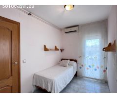 Bonita casa adosada por un lado cerca de todos los servicios