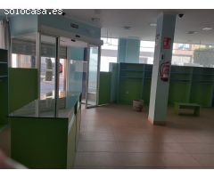 SE ALQUILA LOCAL CON TODO EL ACONDICIONADO PARA TIENDA O OFICINA,