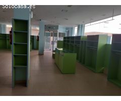 SE ALQUILA LOCAL CON TODO EL ACONDICIONADO PARA TIENDA O OFICINA,