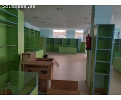 SE ALQUILA LOCAL CON TODO EL ACONDICIONADO PARA TIENDA O OFICINA,