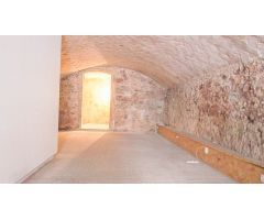 Local Comercial con estilo antiguo, bóveda catalana y paredes de piedra en Martorell - Barcelona