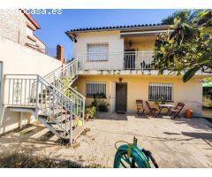 Casa con dos viviendas a la venta en urbanización Vallserrat de Sant Esteve Sesrovires