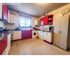 Casa con dos viviendas a la venta en urbanización Vallserrat de Sant Esteve Sesrovires