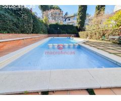 Espectacular planta baja con piscina en pleno corazón del Eixample de Sant Cugat del Vallés