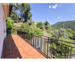 Encantadora casa en venta en la tranquila urbanización Can Vinyals, Esparreguera