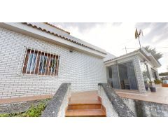 ESPECTACULAR CHALET CON PISCINA