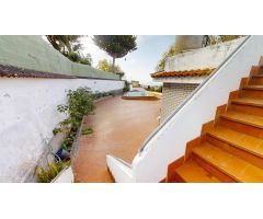 ESPECTACULAR CHALET CON PISCINA