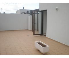 Duplex de 3 habitaciones y 2 baños  con salarium de 100m2 mas garaje y trastero