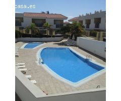 Adeje. el madroñal casa adosada con vista a la piscina con plaza de garaje cerrada