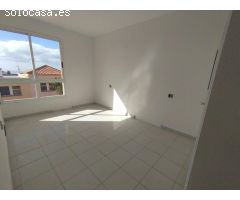 Llano Camello. Adosado 3 habitaciones, 2 terraza, jardina  y 2 plazas garaje