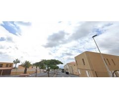 Tenerife sur. San Isidro.  Piso 3 habitaciones, salon comedor, balcon., cocina independiente.