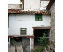 Granadilla. Pueblo. Casa a reformar con terraza interior y terreno