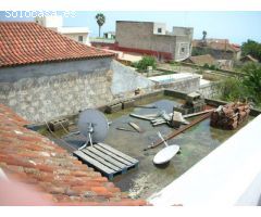 Granadilla. Pueblo. Casa a reformar con terraza interior y terreno