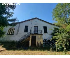 Cinco Casas mas terreno edificable en venta