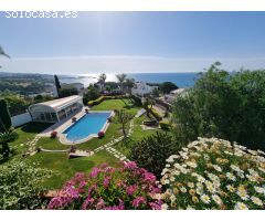 Exclusiva vivienda en parcela de casi 2000 m2 con casa principal, más tres casas de invitados